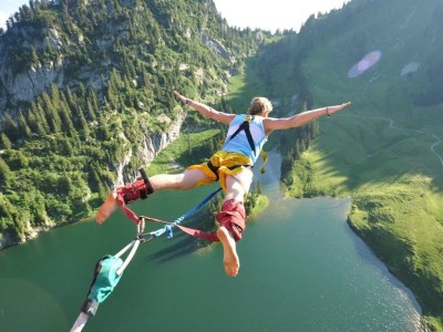 开云官网-王者归来！东契奇复出首战率队惊险取胜，引爆DWG主场狂欢，王者归来！东契奇复出率队险胜引爆主场狂欢