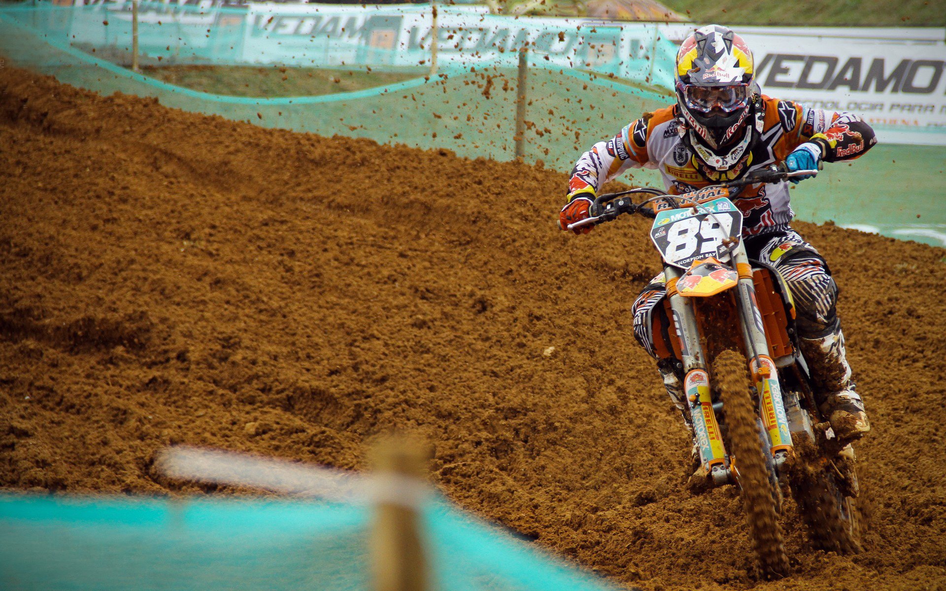 破晓与永不熄灭的歌声，足球文化中超越胜负的精神火焰，破晓歌声，足球文化中永不熄灭的精神火焰